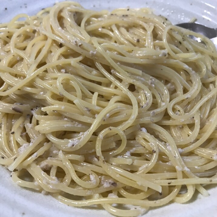 キノコペーストの濃厚なクリームパスタ